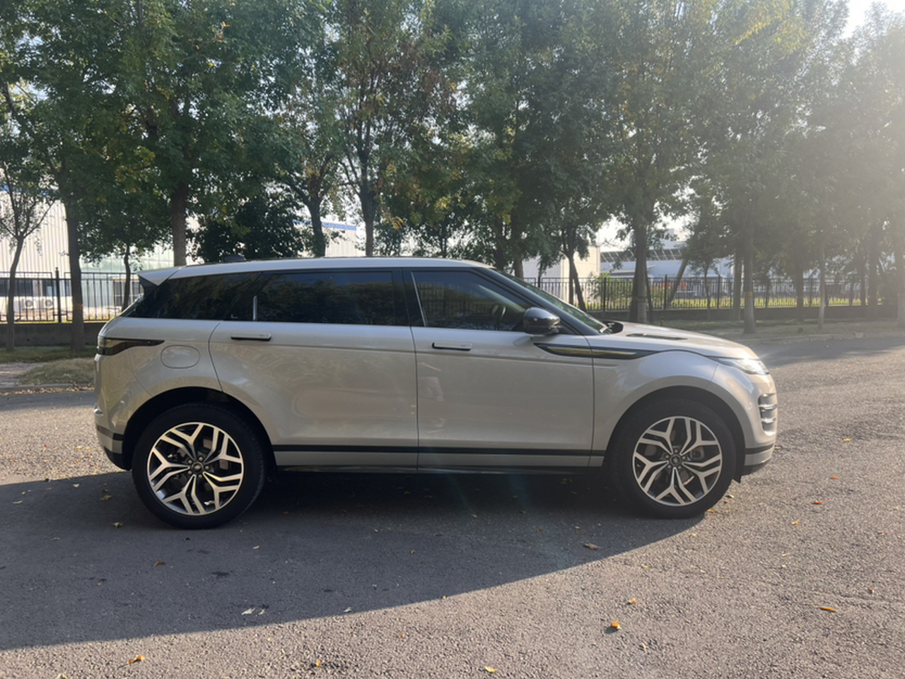 Range Rover Evoque EV 2023 Evoque L P300e photo 4