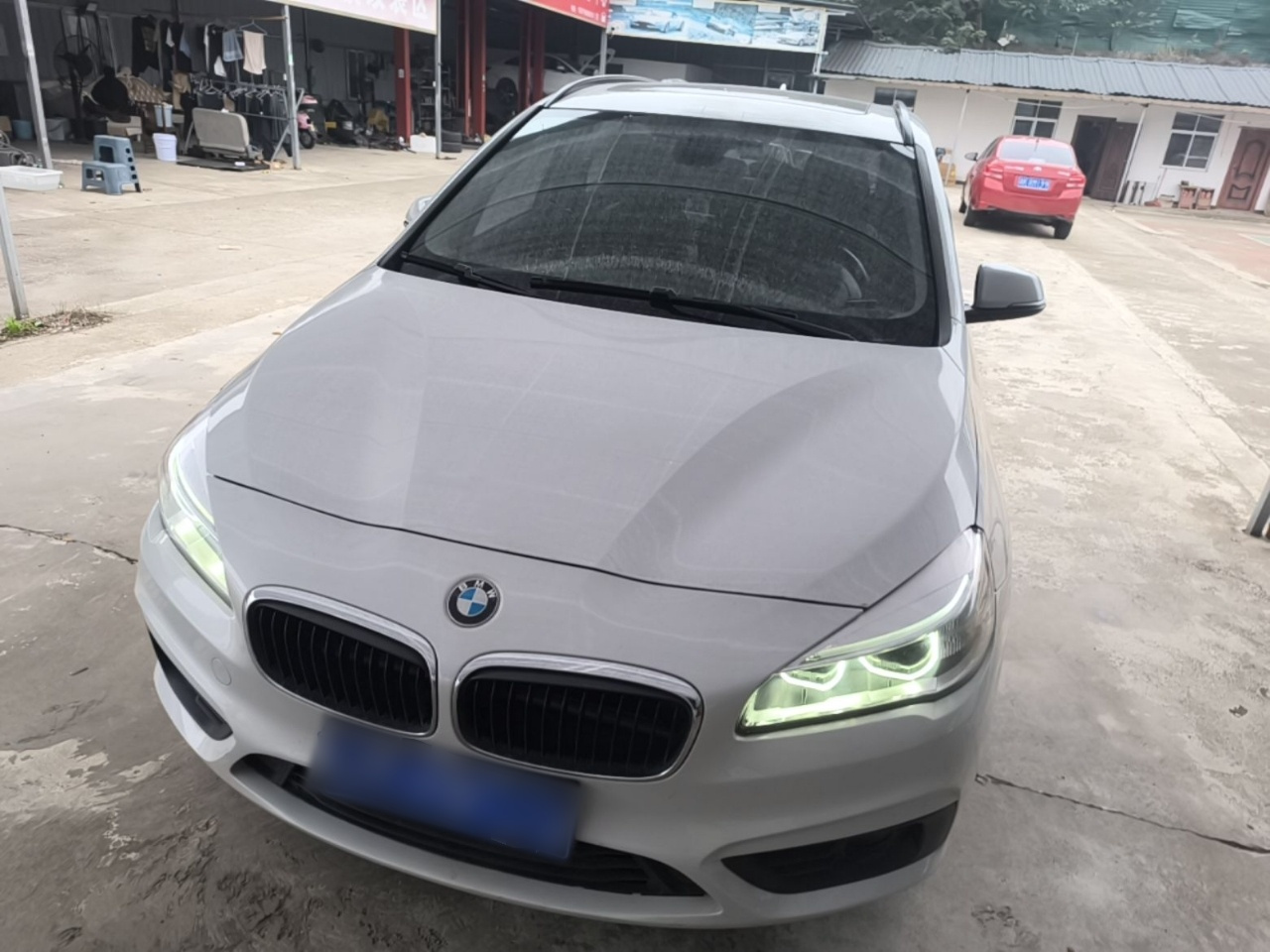 2 Series Wagon 2016 218i Leading photo 2