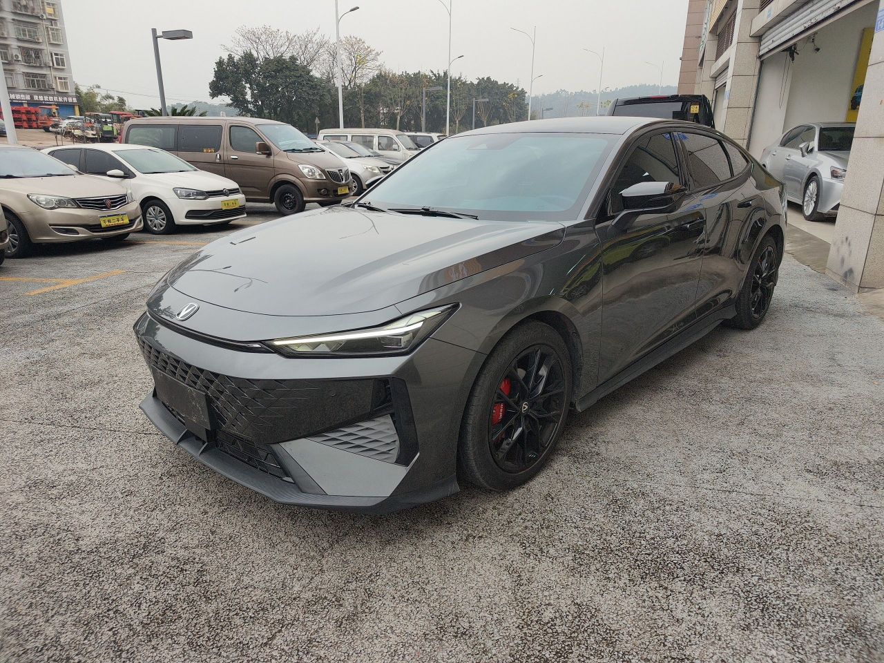 UNI-V 2024 1.5T Premium