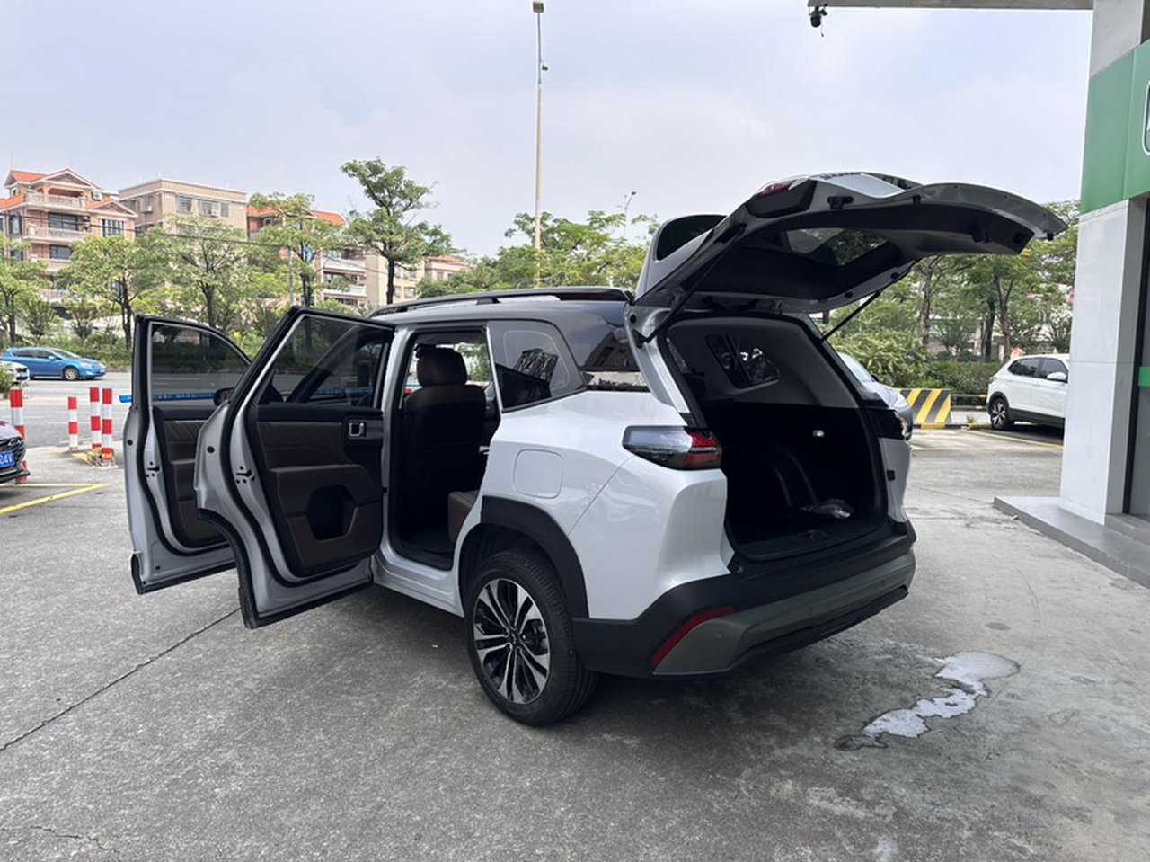 560 EV 2026 125km Luxury photo 2
