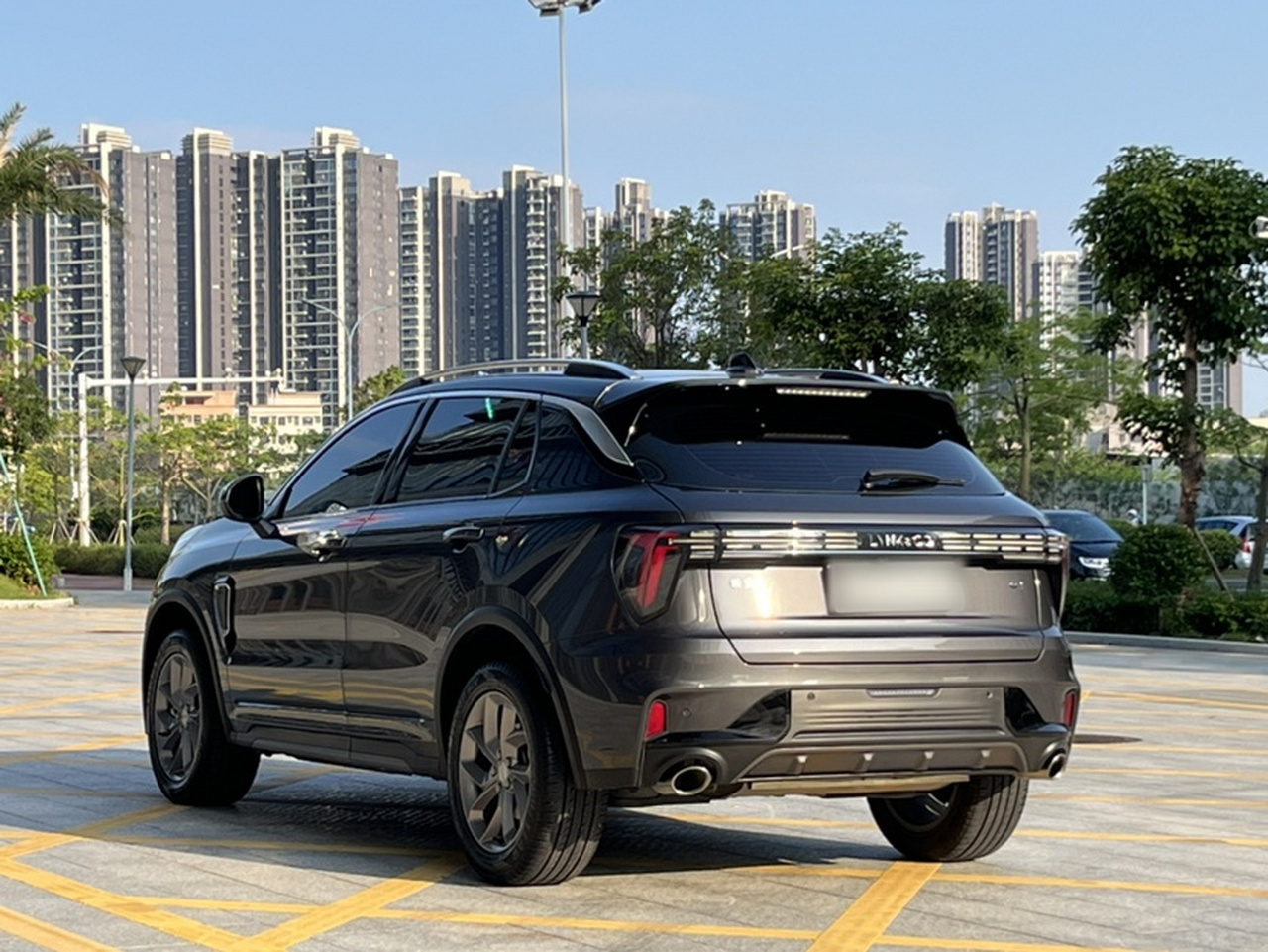 01 2023 2.0TD RWD photo 4