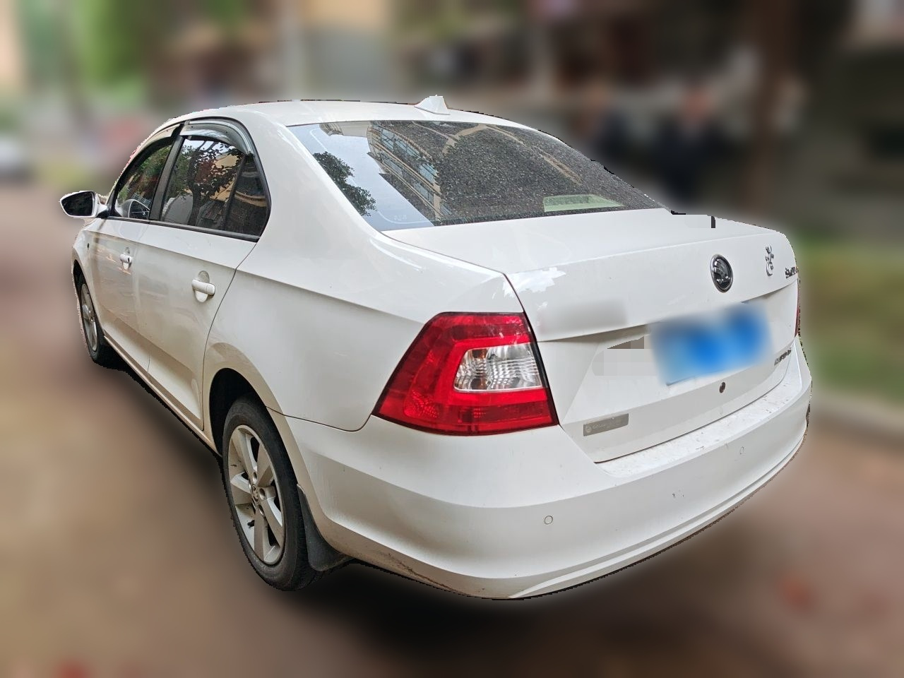 Rapid 2015 1.6L AT photo 4
