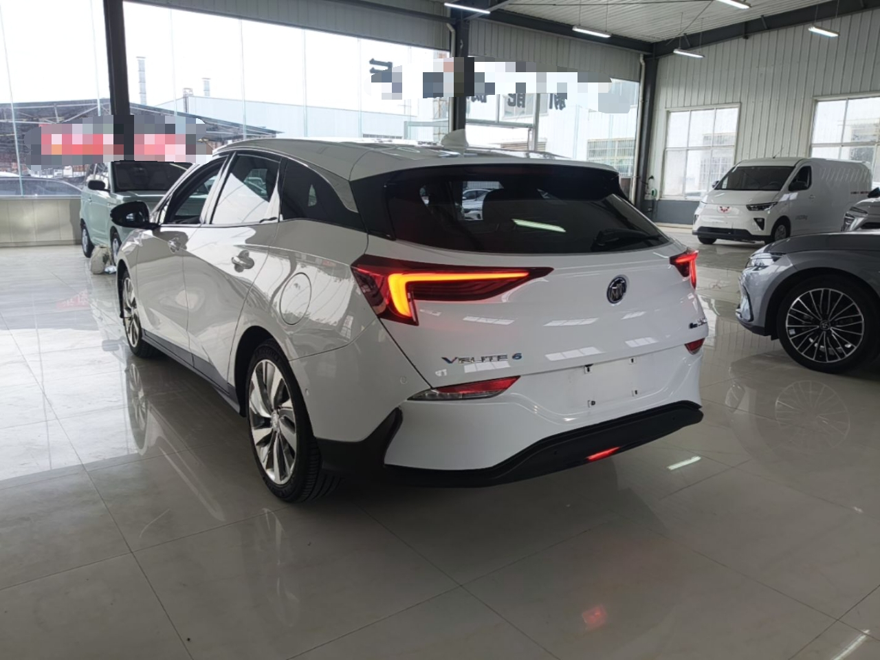 6 2020 PHEV photo 4