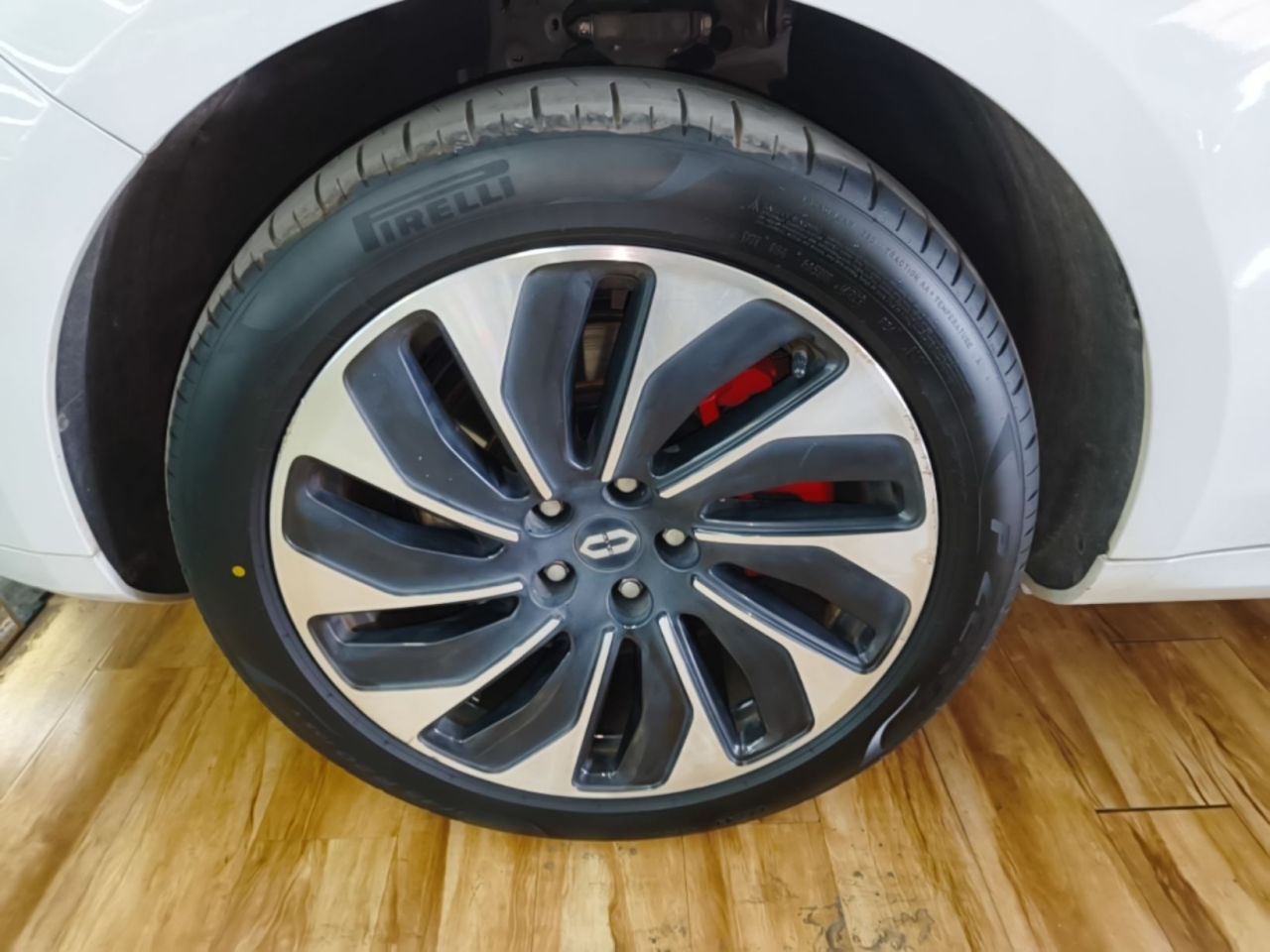 HIMA AITO M5 2022 EREV AWD Flagship photo 2