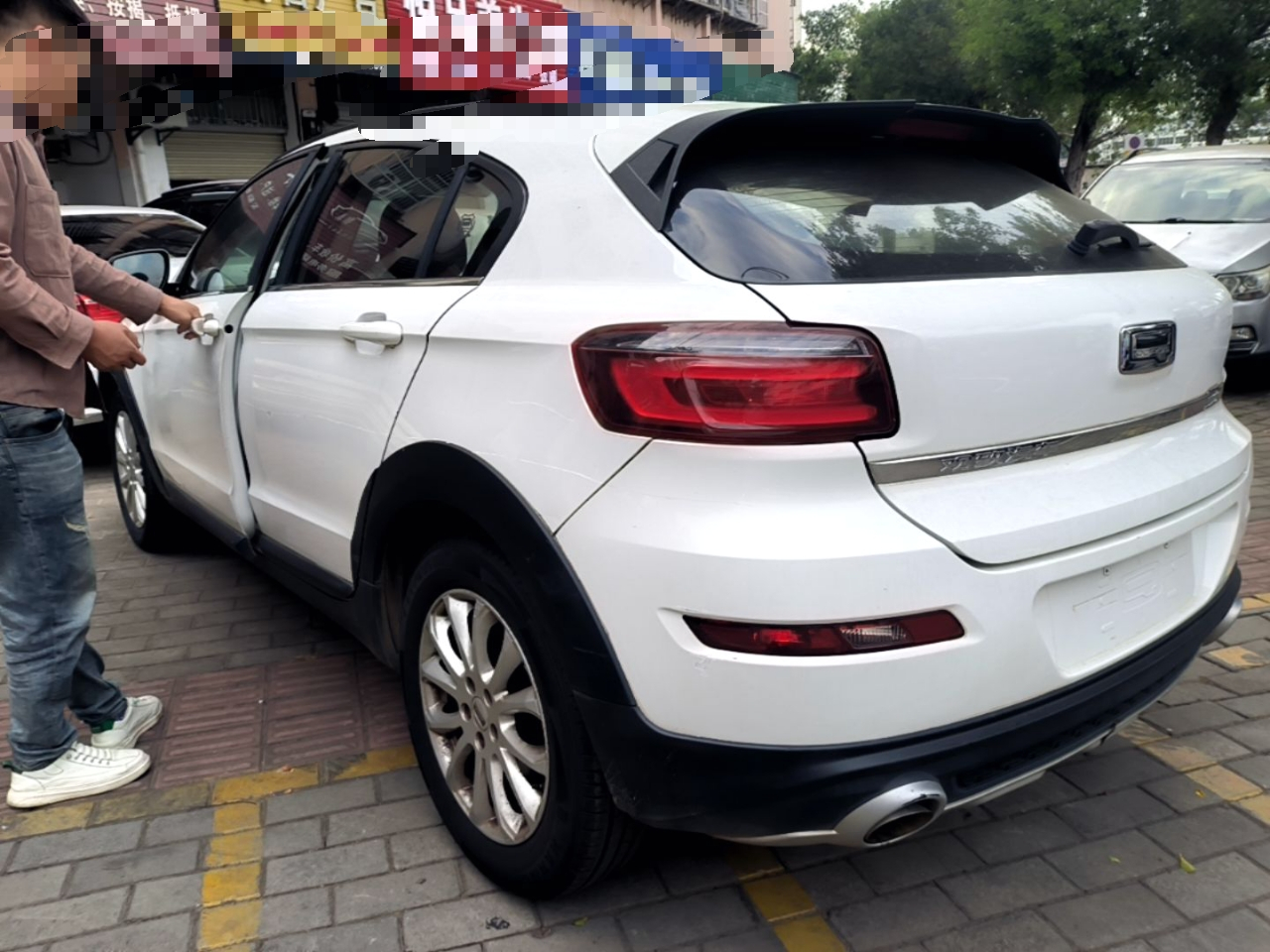 3 2015 SUV 1.6T AT photo 4