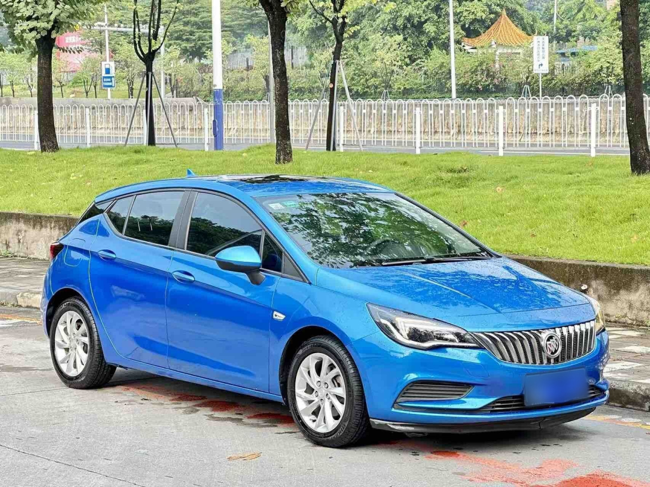 Verano 2016 Hatchback 15S AT Leading photo 4