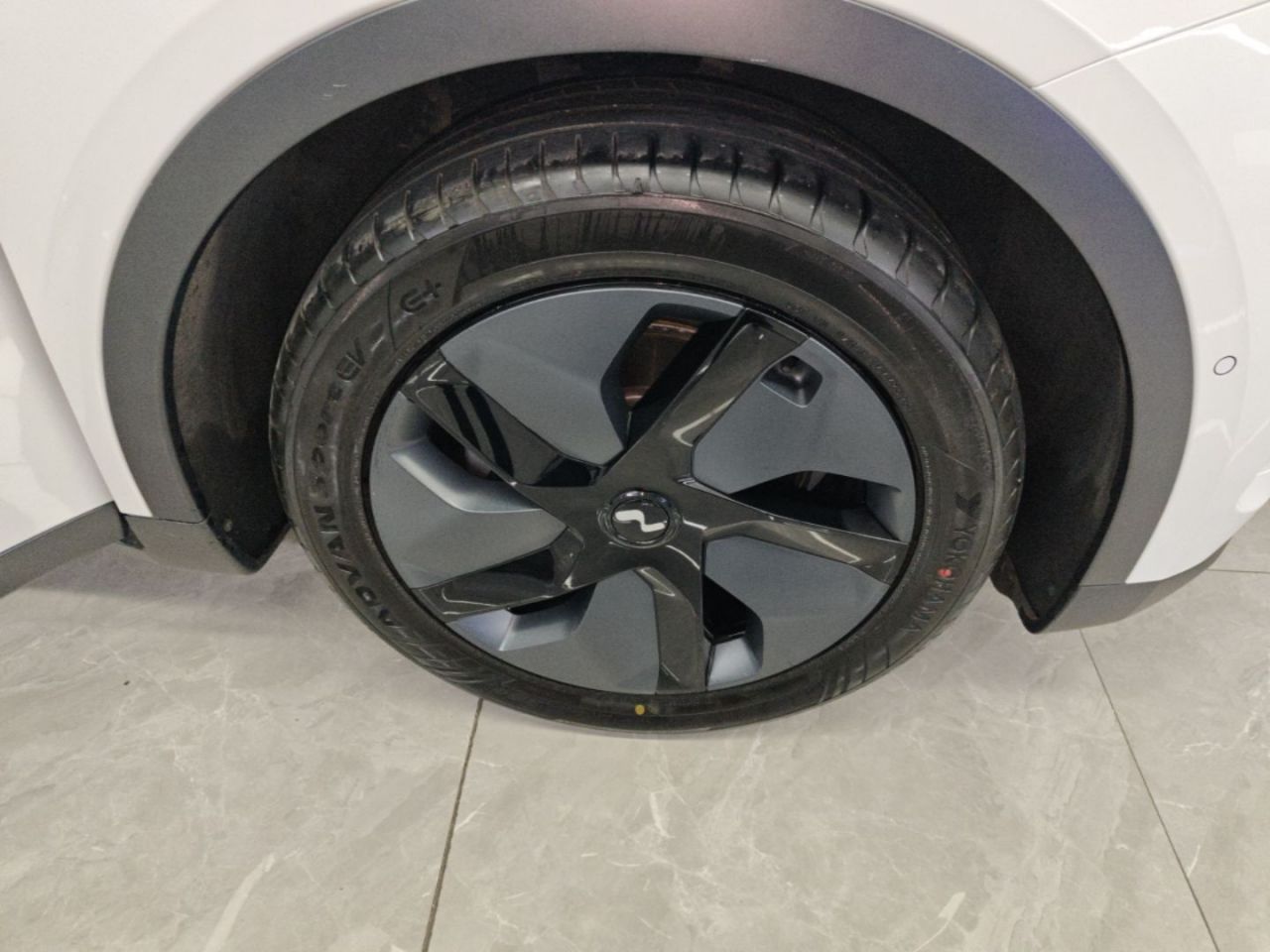 L60 2024 60kWh RWD photo 2