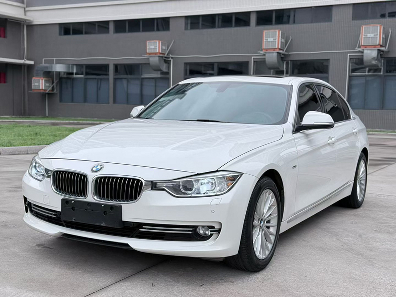 3 Series 2015 320Li Luxury Design Package photo 3
