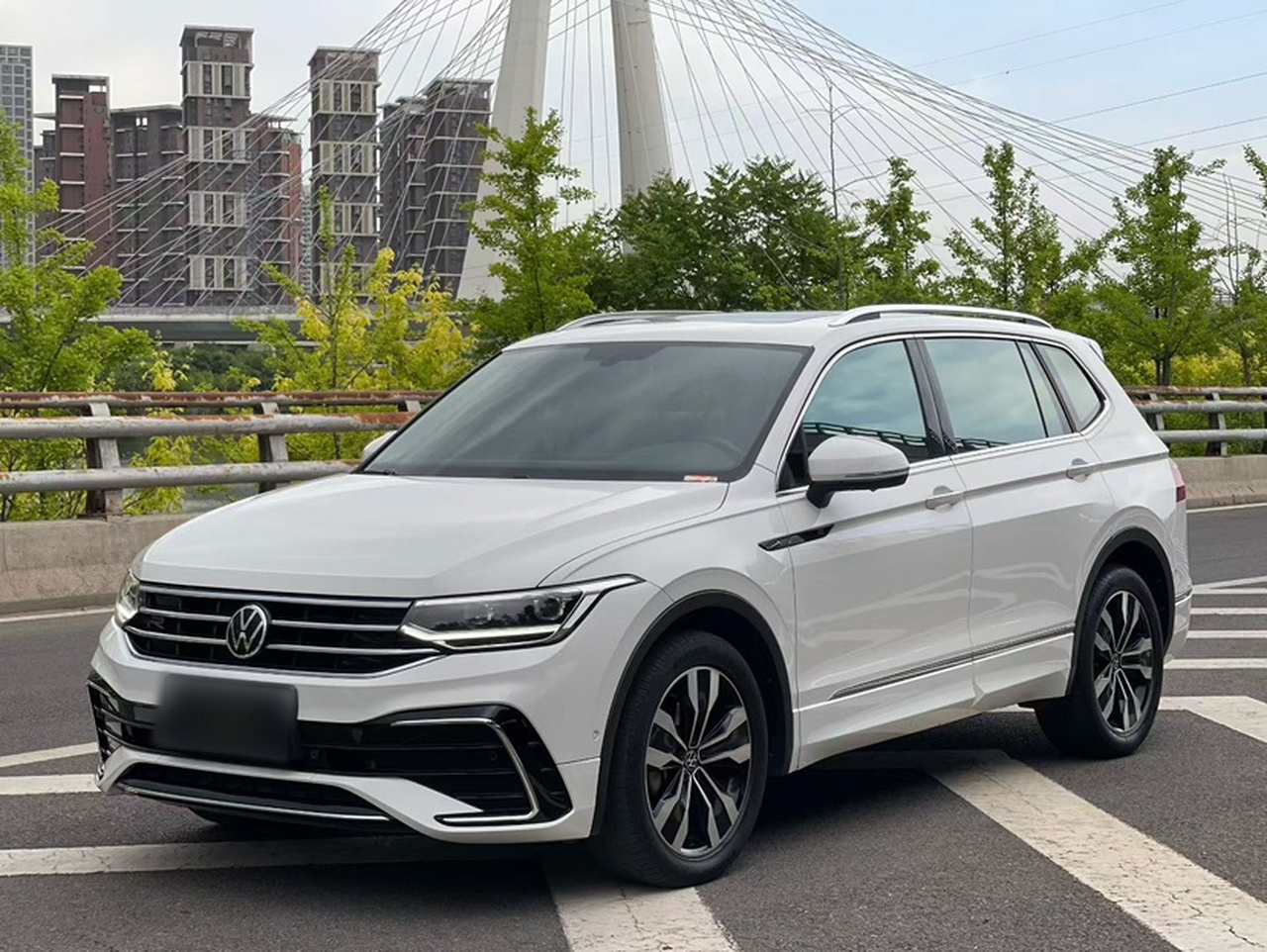 Tiguan L 2023 330TSI AT RWD R-Line