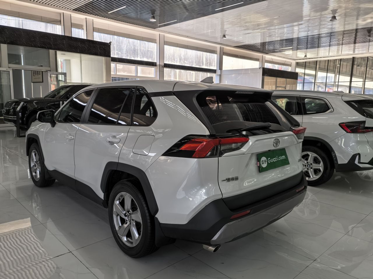 RAV4 2021 2.0L CVT RWD photo 4