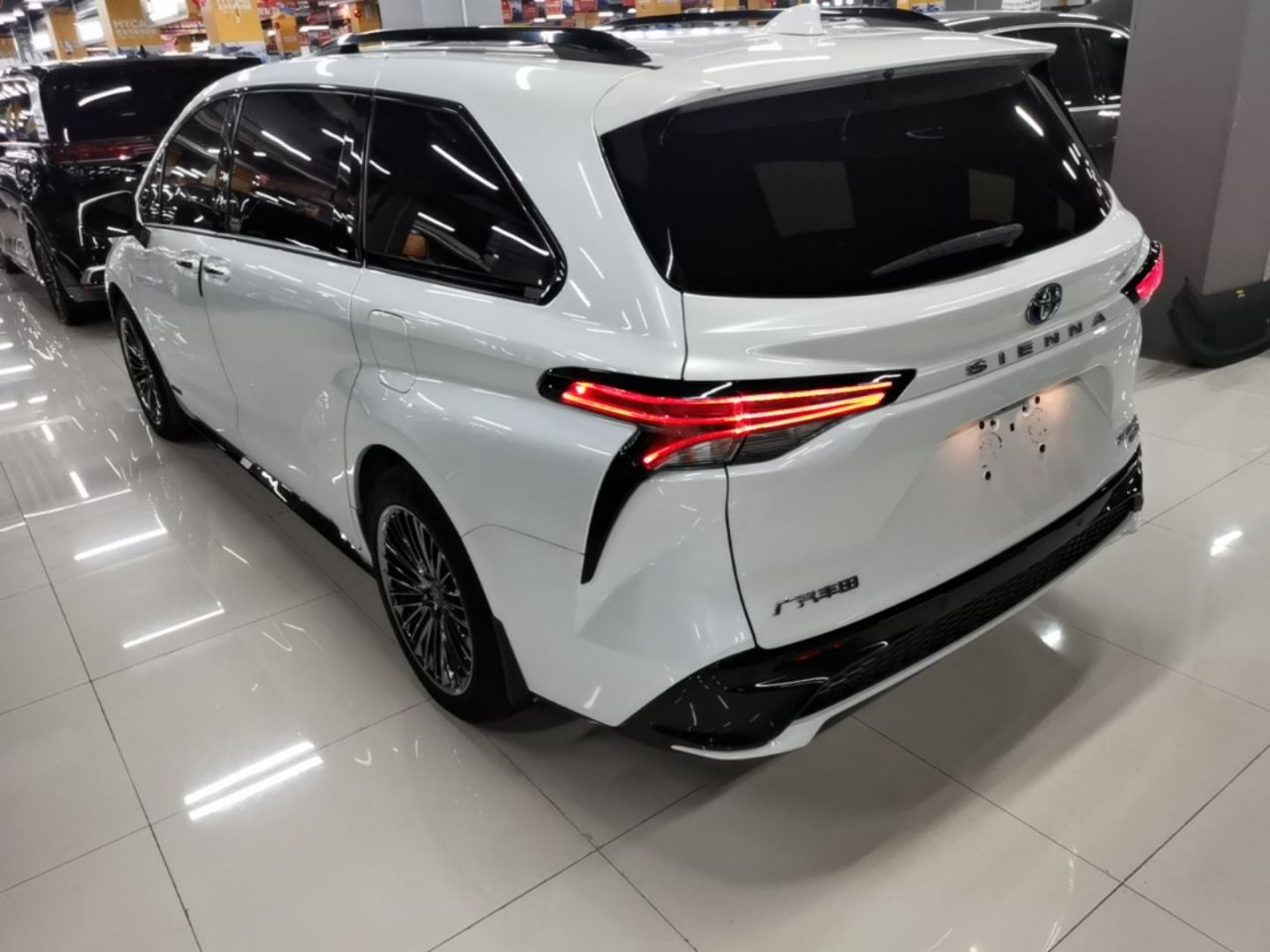 Sienna 2021 2.5L Hybrid Supreme photo 4