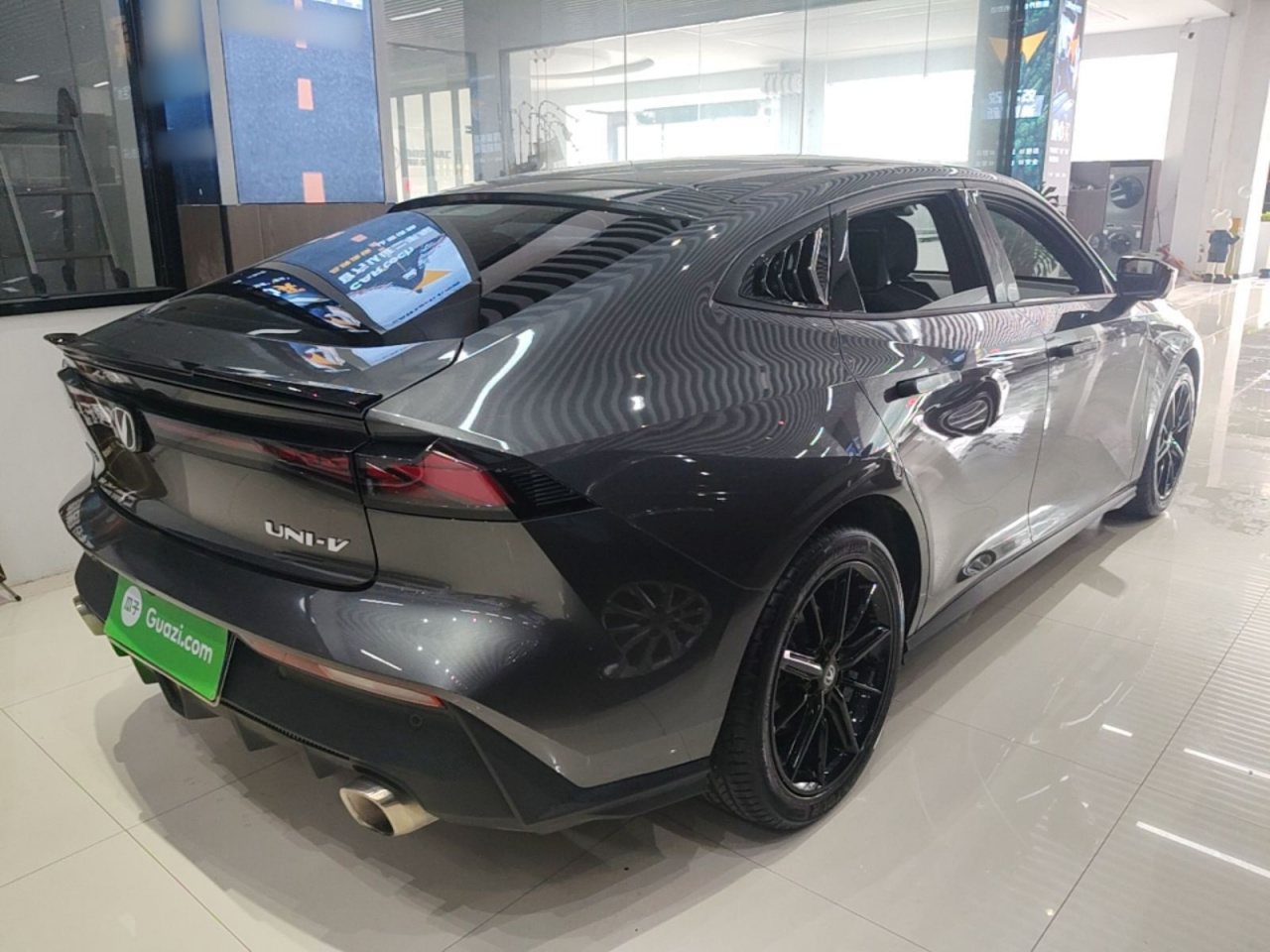 UNI-V 2022 1.5T Premium photo 4