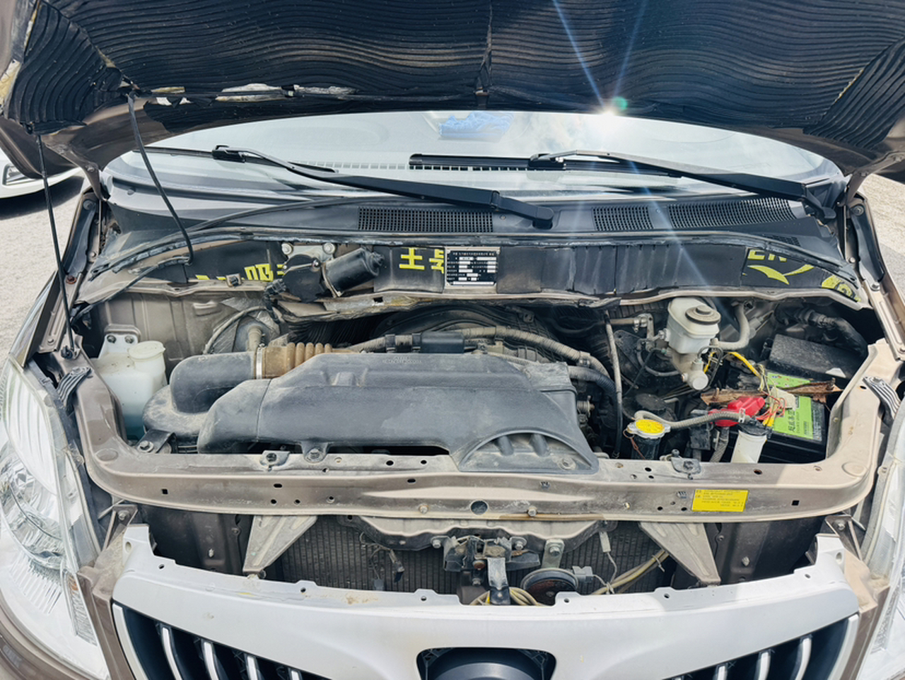 E 2017 2.0L Long Wheelbase 4Q20M photo 3