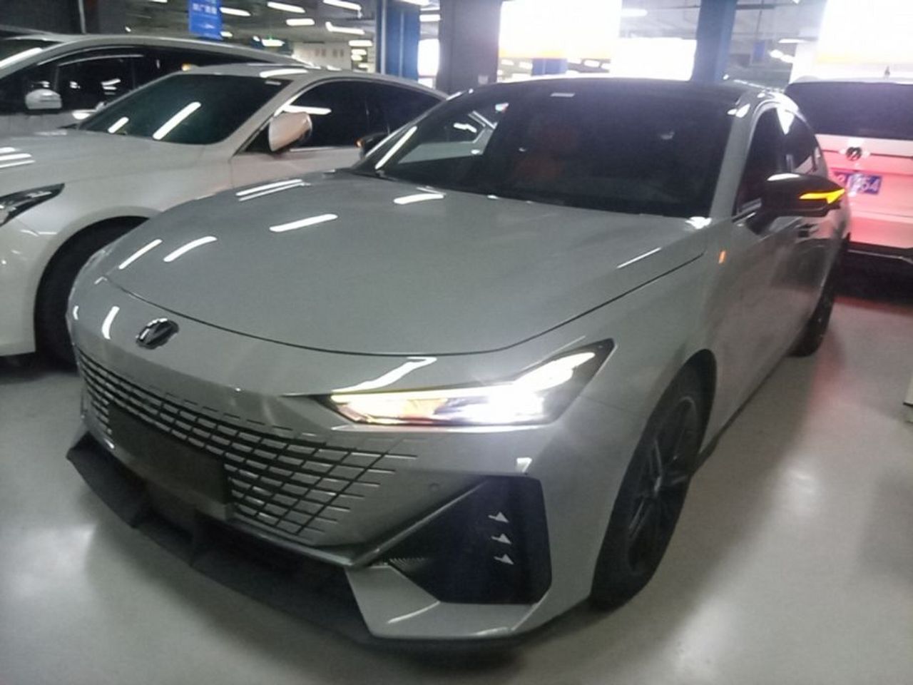 UNI-V 2022 1.5T Premium