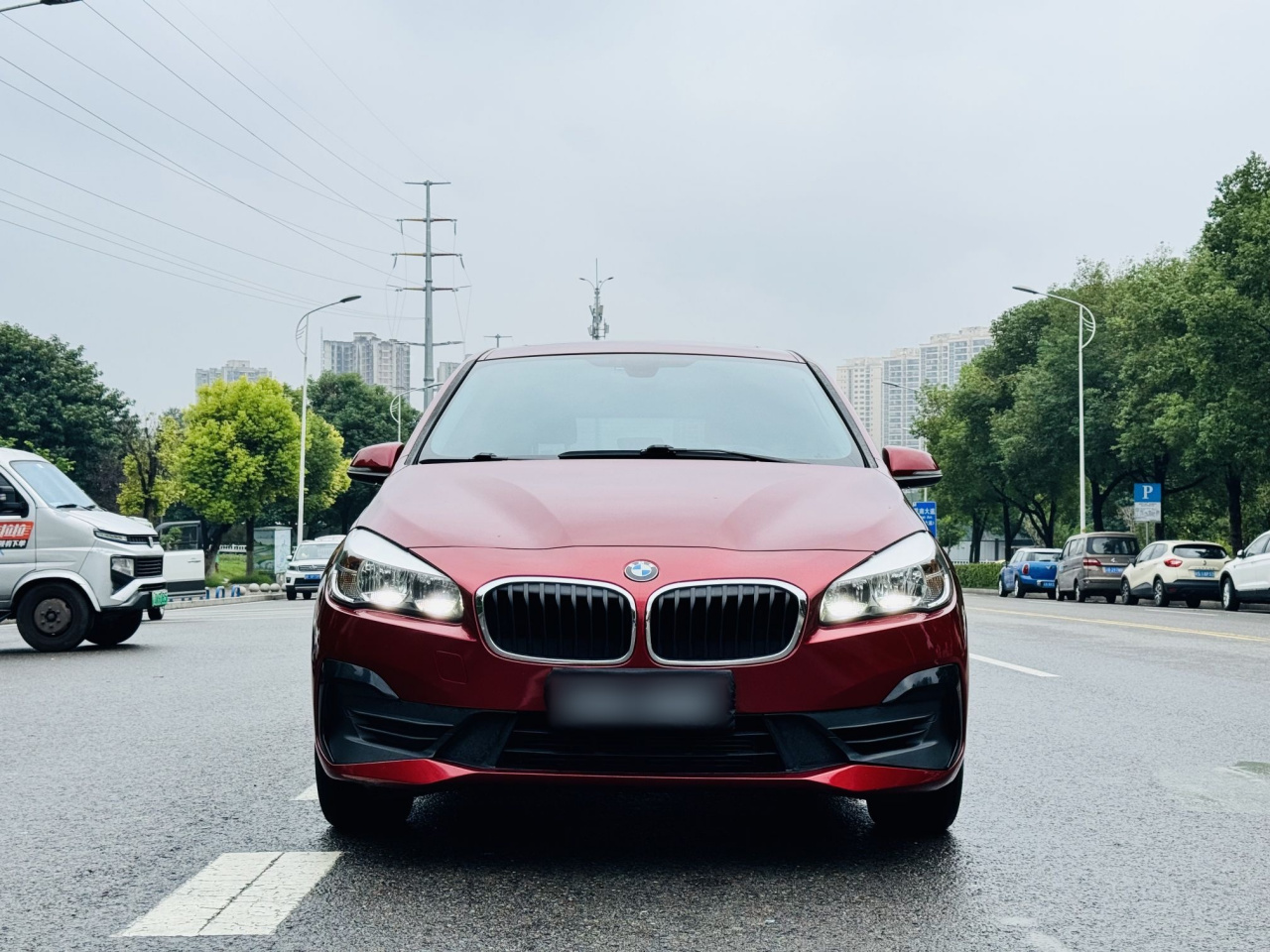2 Series Wagon 2018 220i Leading photo 2