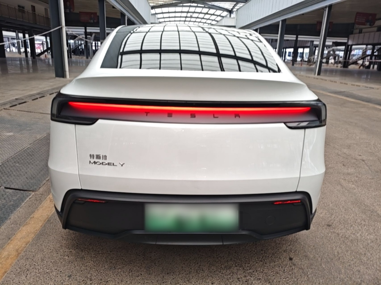 Model Y 2025 RWD photo 5