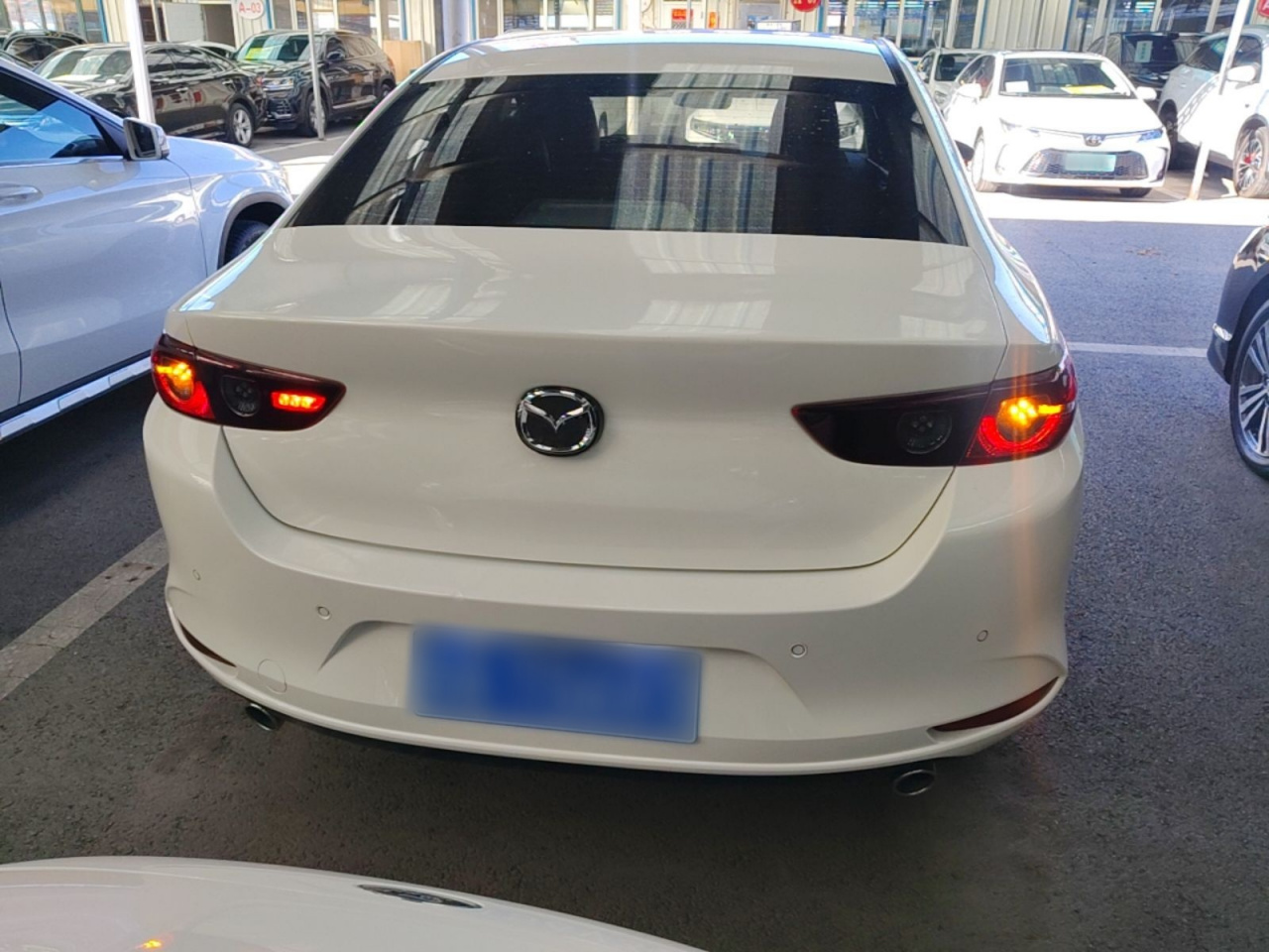 3 Axela 2023 2.0L AT photo 3