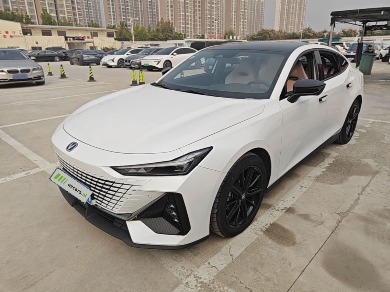 UNI-V 2023 1.5T Premium