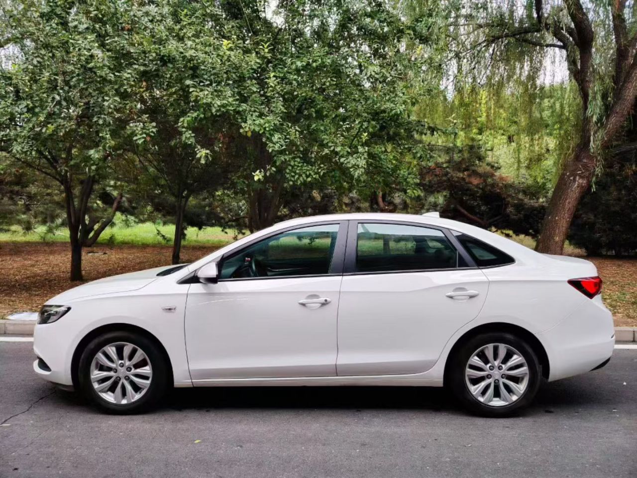 Excelle 2021 Facelift Classic 1.5L AT Elite photo 4