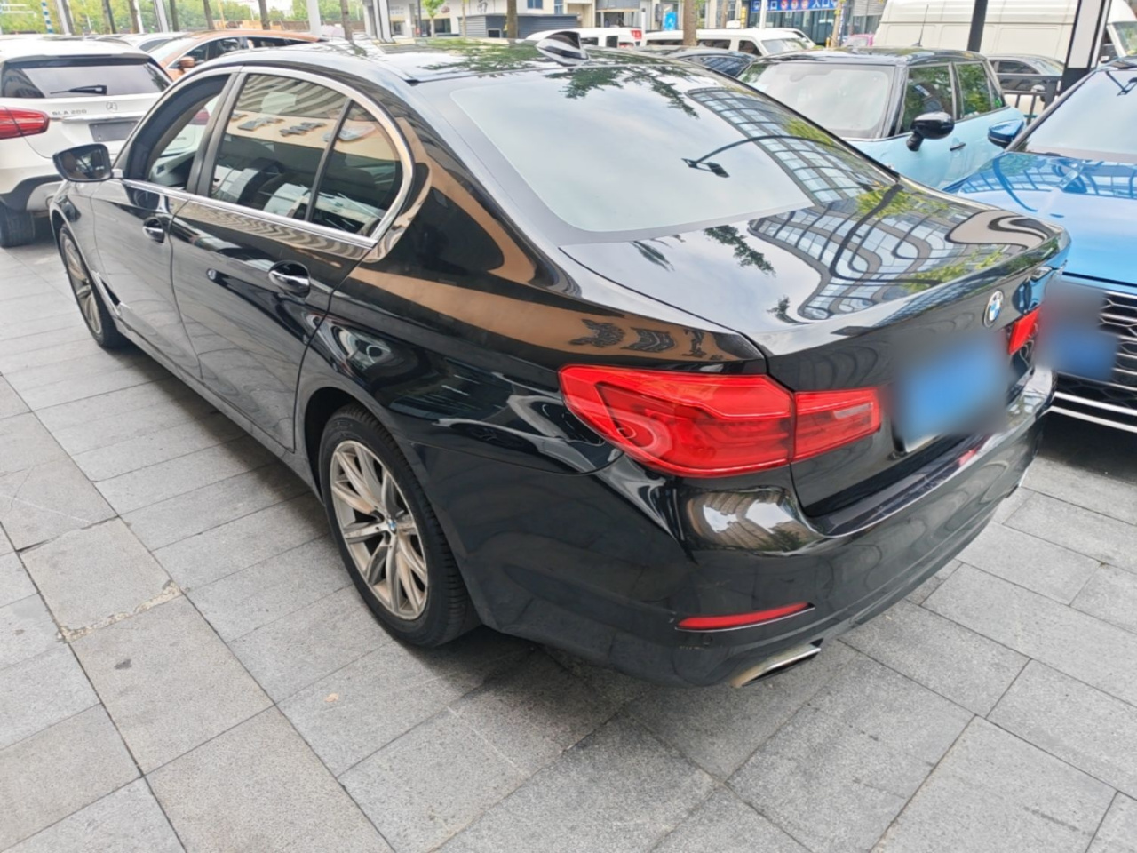 5 Series 2018 528Li Special photo 4