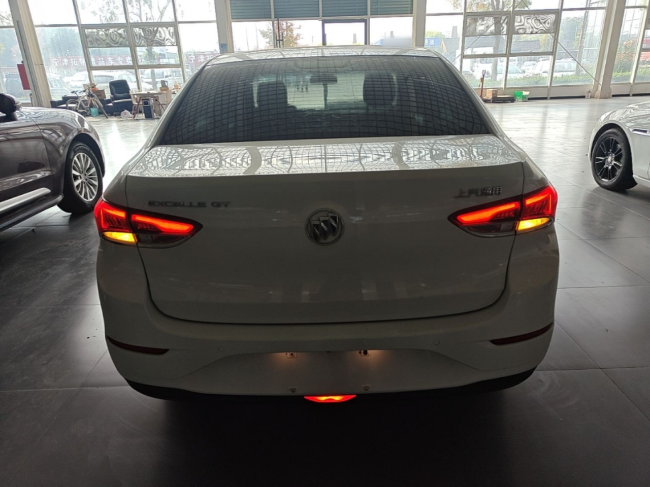 Excelle 2021 Facelift Classic 1.5L AT Elite photo 3