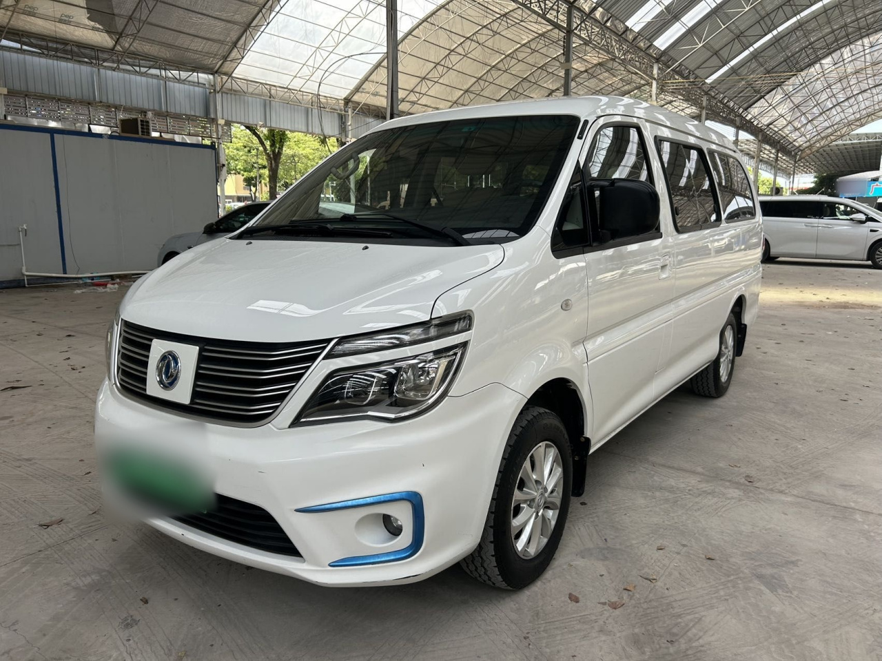 Lingzhi M5EV 2020 Comfort 7-Seater