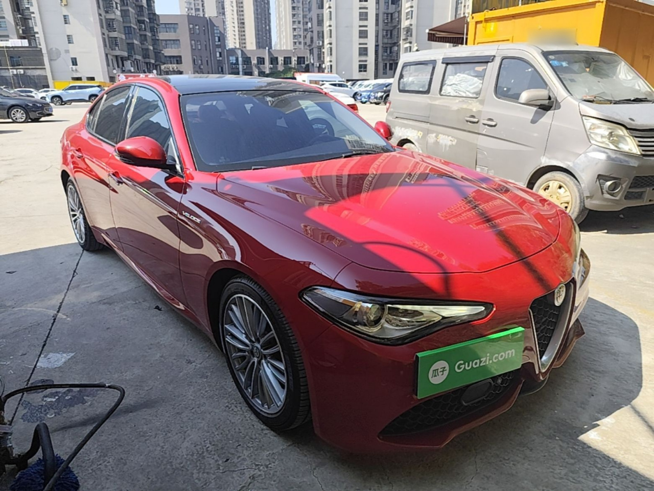 Alfa Romeo Giulia 2017 2.0T 280HP Luxury Sport photo 3