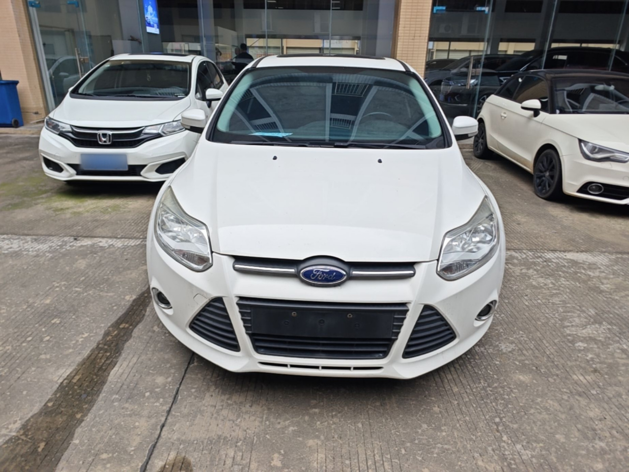 Focus 2012 Sedan 1.6L MT photo 2
