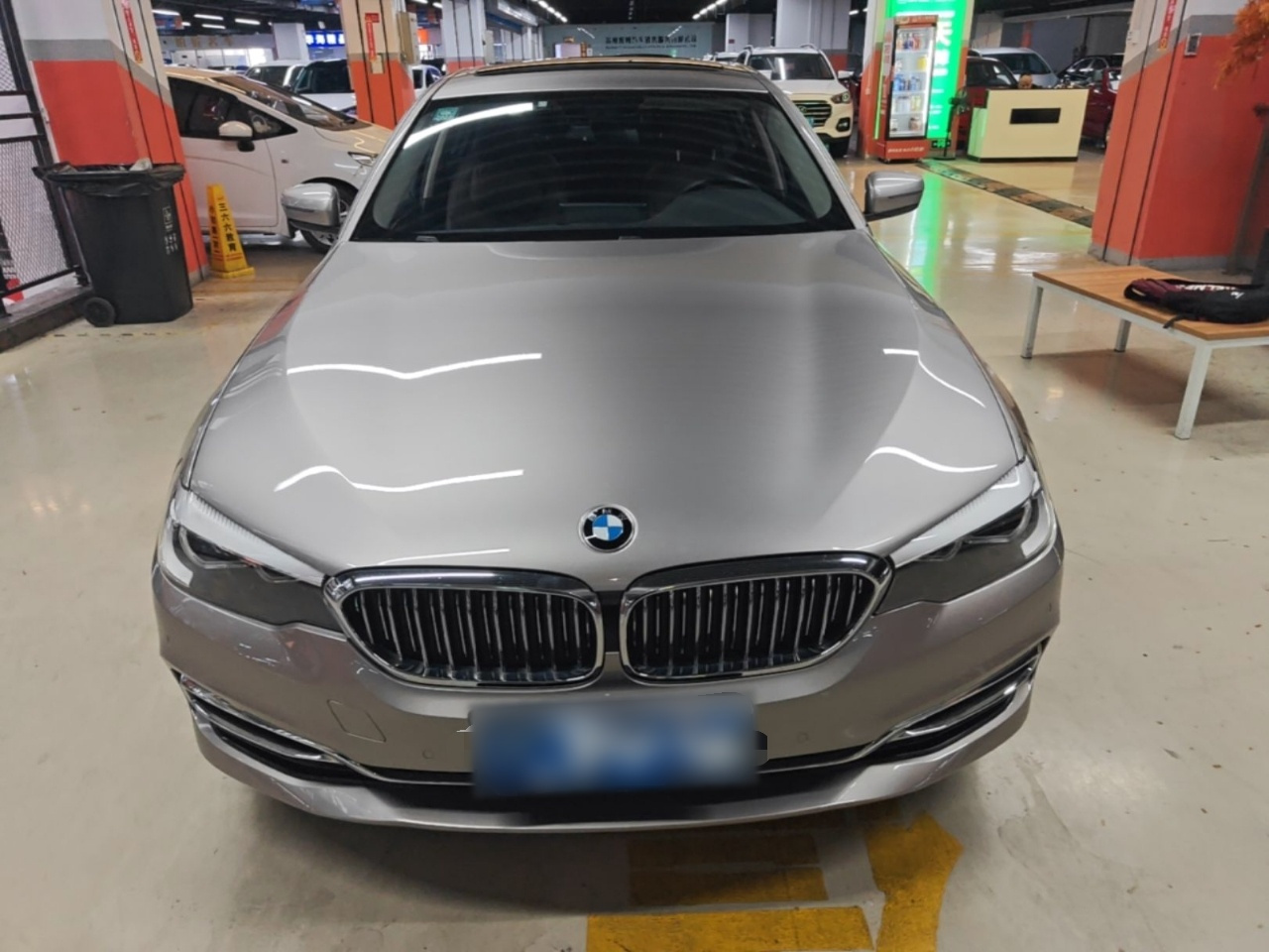 5 Series 2019 525Li Luxury photo 2
