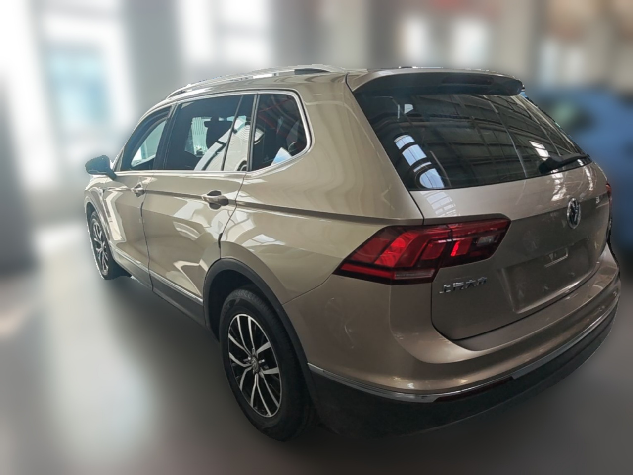 Tiguan L 2018 330TSI AT RWD Luxury photo 4
