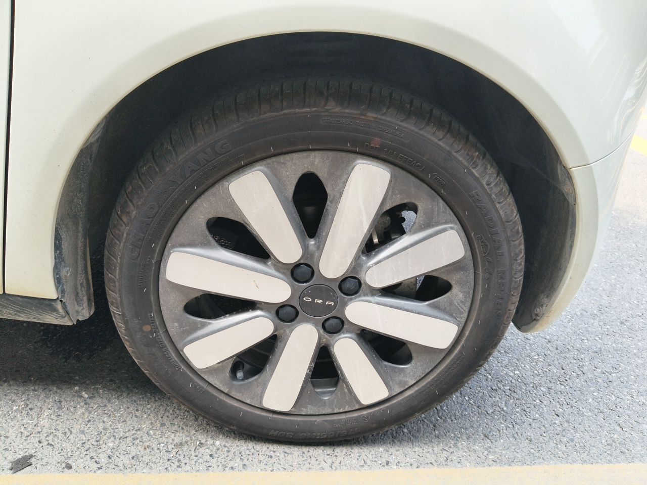2021 351km Luxury photo 2