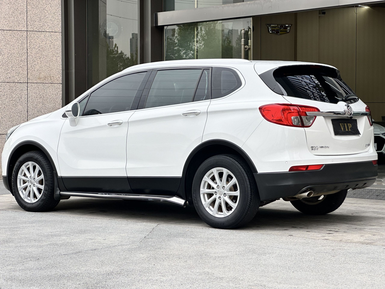 Envision 2017 20T RWD Leading photo 4