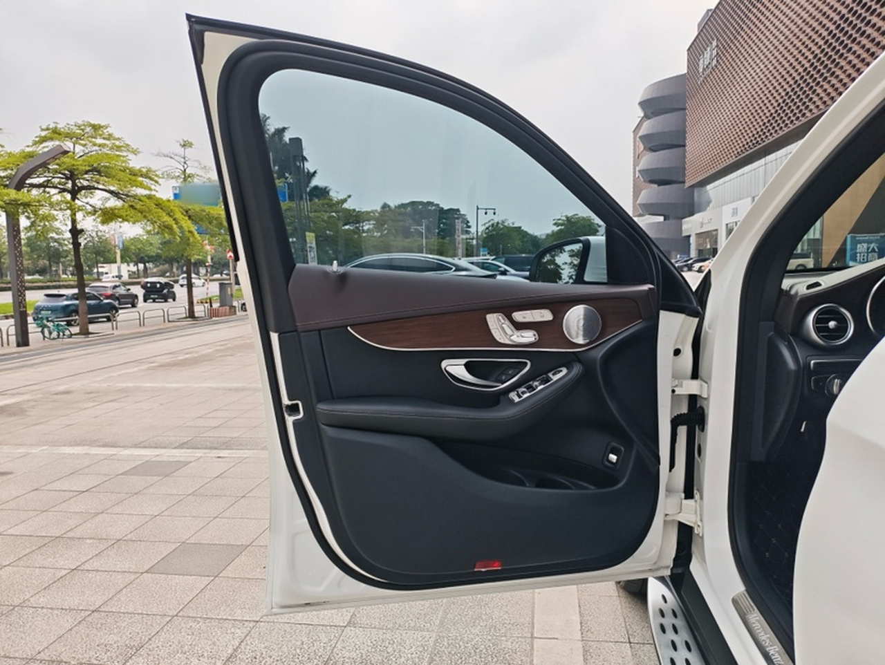 GLC 2020 Facelift GLC 300 L 4MATIC Luxury photo 4