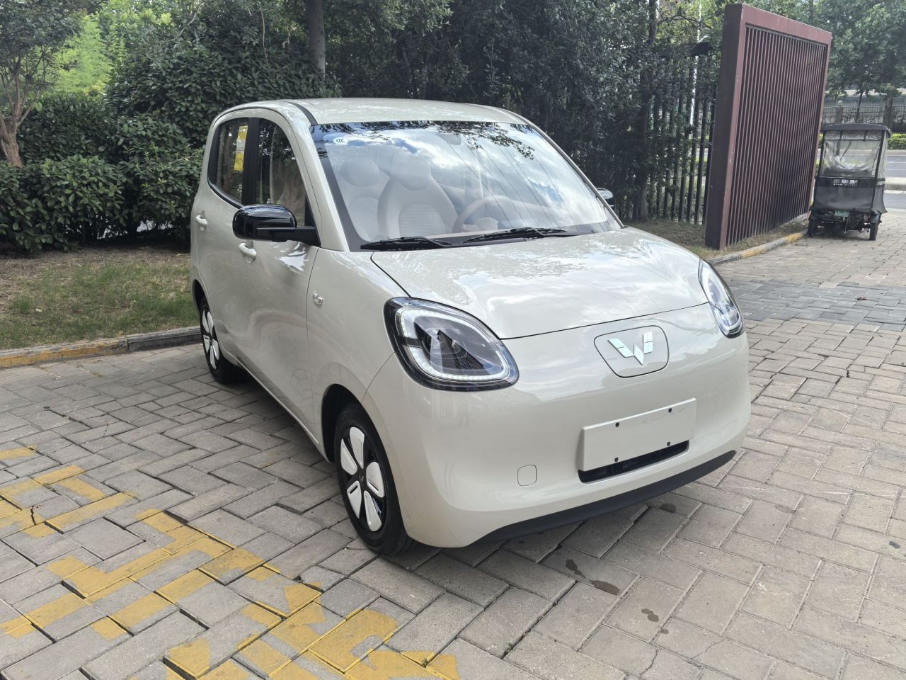 Hongguang MINIEV 2025 4th Gen 4-Door Advanced photo 3