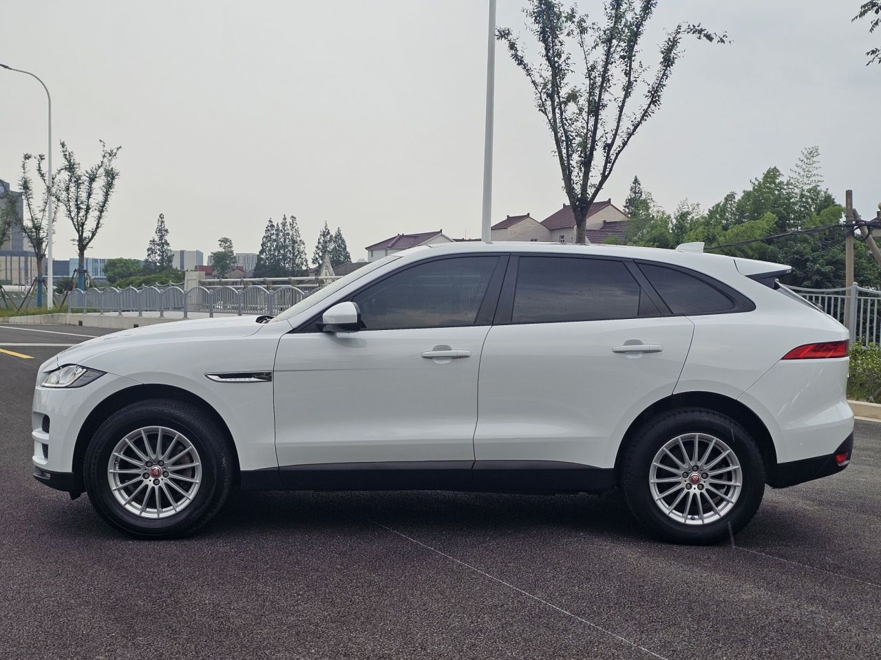 F-PACE 2018 2.0T AWD Exclusive photo 4