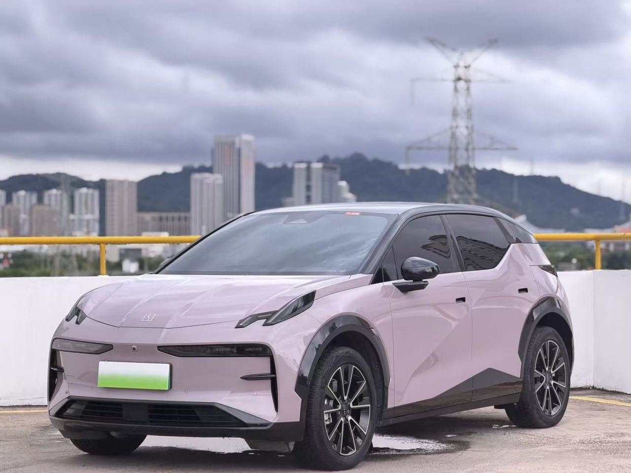 X 2023 RWD ME 5-Seater