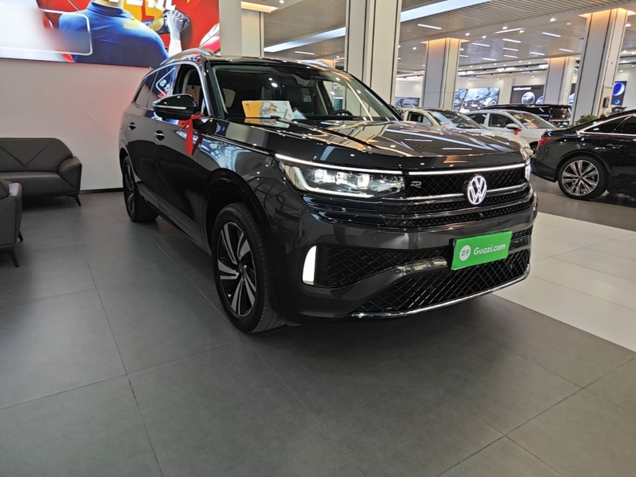 2023 380TSI AWD R-Line photo 3
