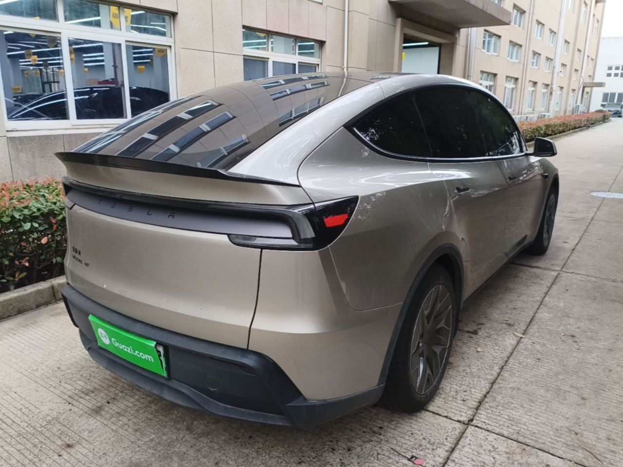 Model Y L 2025 Long Range AWD photo 4