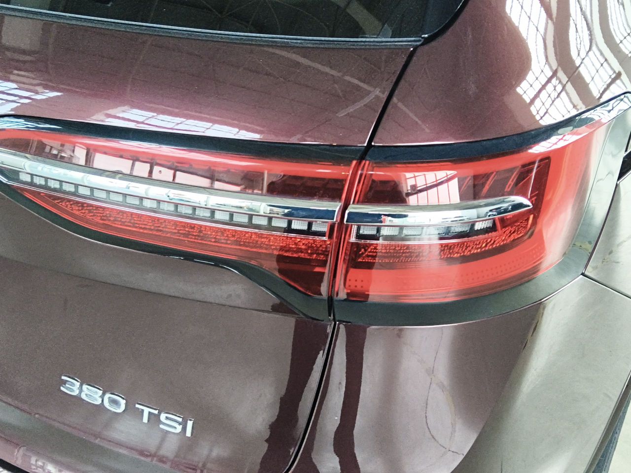 Viloran 2022 380TSI Premium photo 2