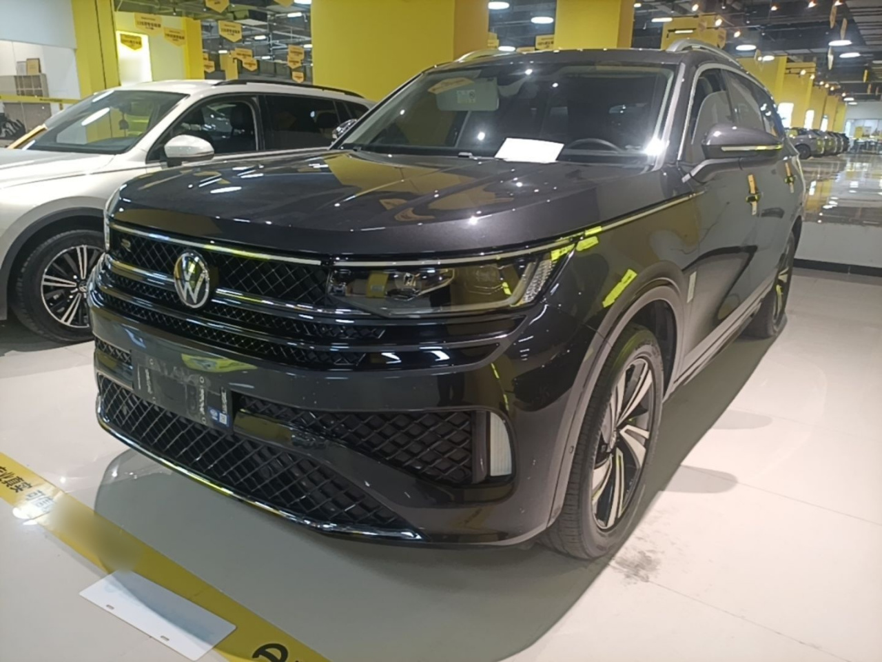 2023 380TSI AWD R-Line