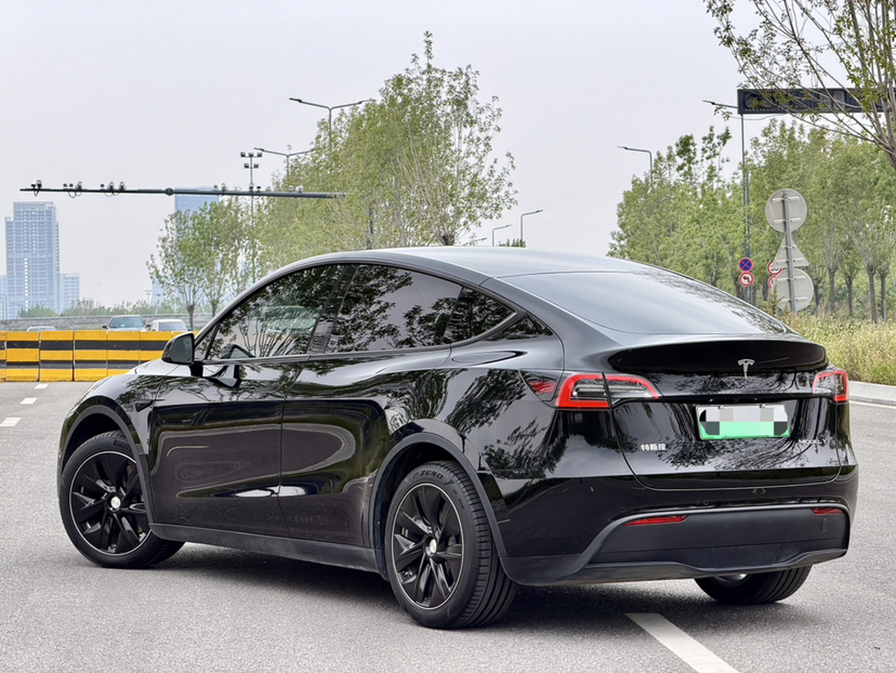 Model Y 2022 RWD photo 3