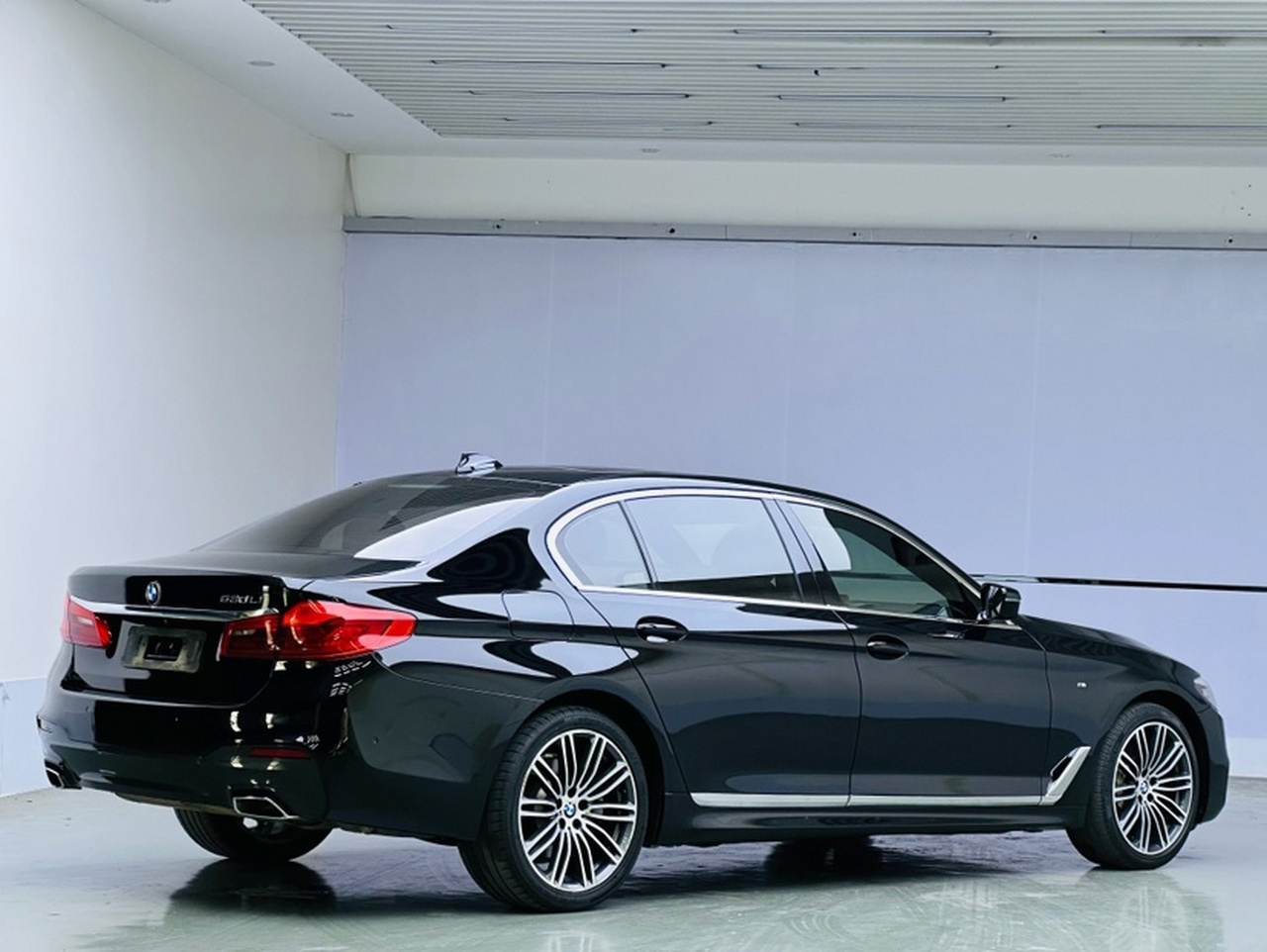 5 Series 2019 530Li Leading M Sport Package photo 2