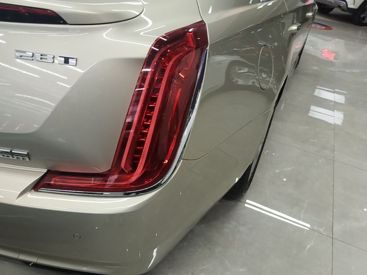 XTS 2018 28T Tech photo 3