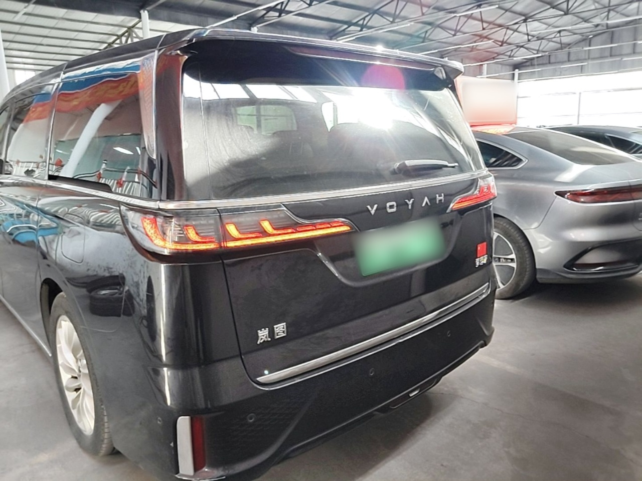 Voyah Dreamer 2024 PHEV Extended Range Premium photo 5