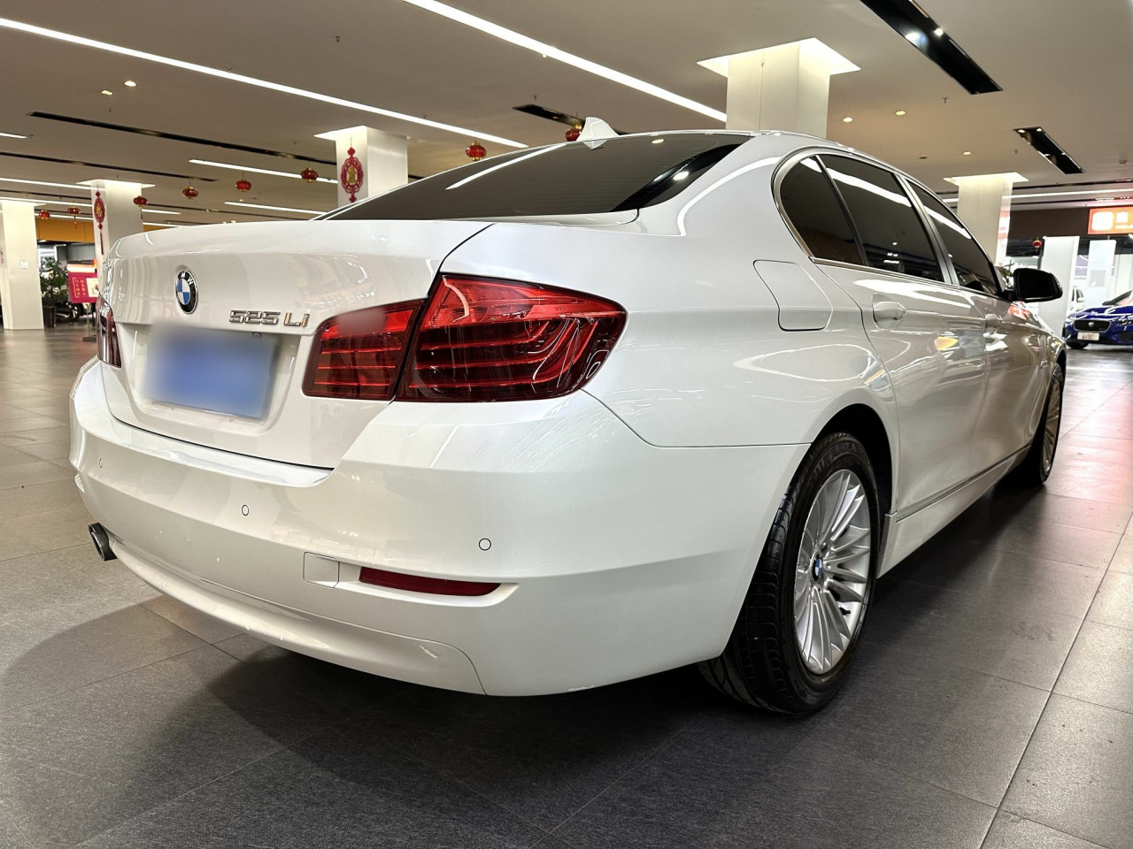 5 Series 2014 525Li Leading photo 4