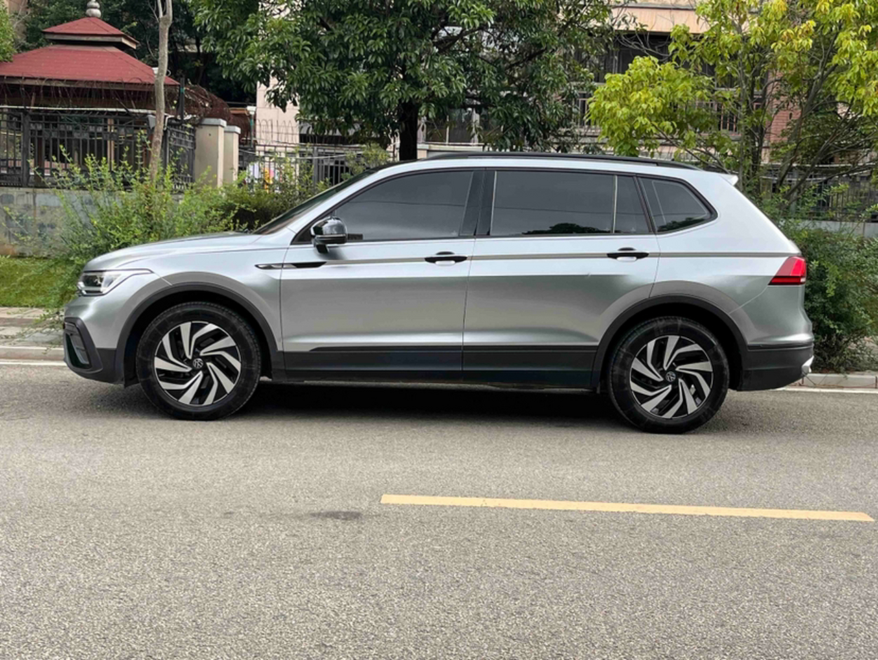 Tiguan L 2023 330TSI AT RWD Comfort photo 4