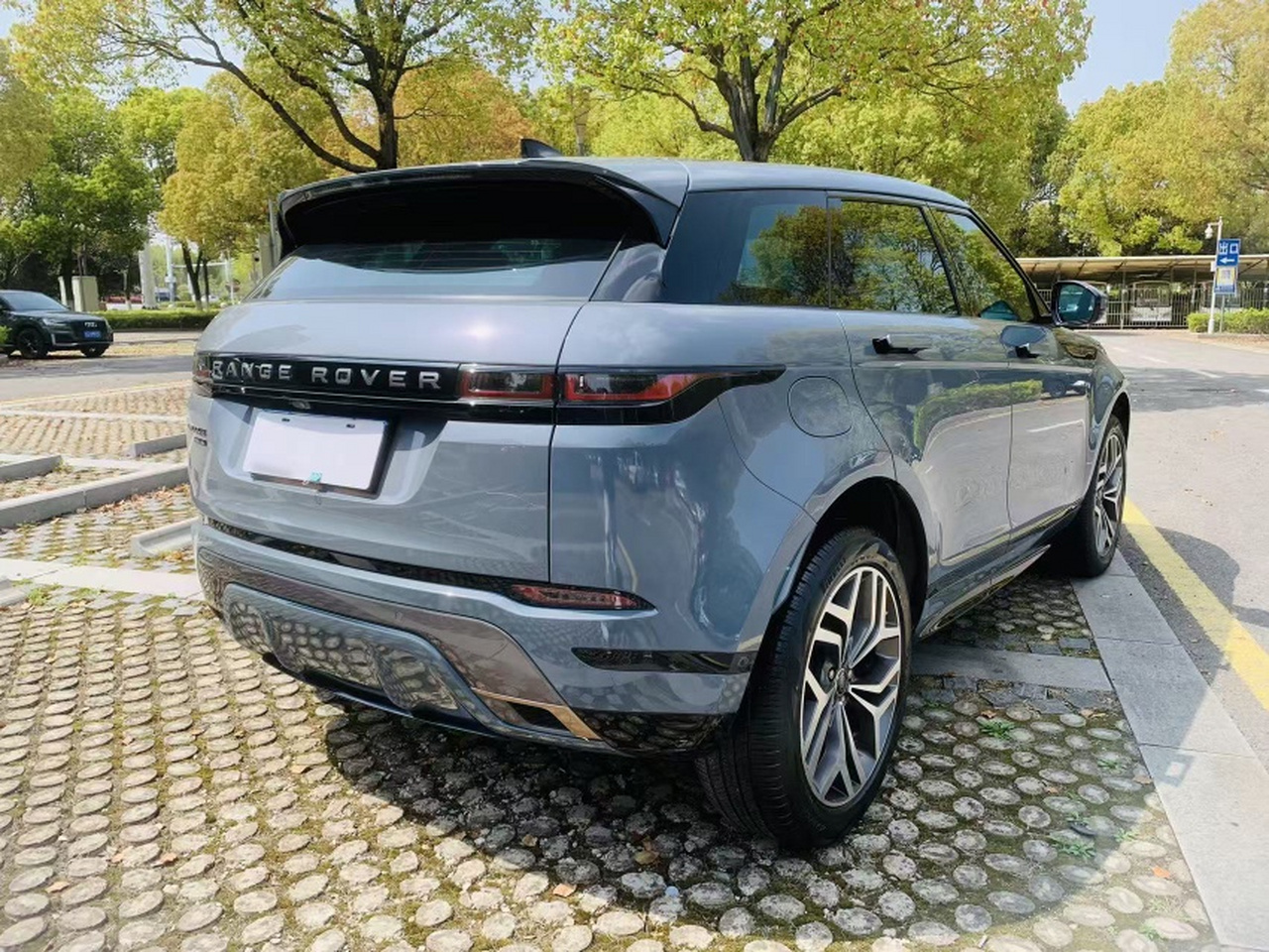 Range Rover Evoque 2020 249PS R-DYNAMIC S Sport photo 4