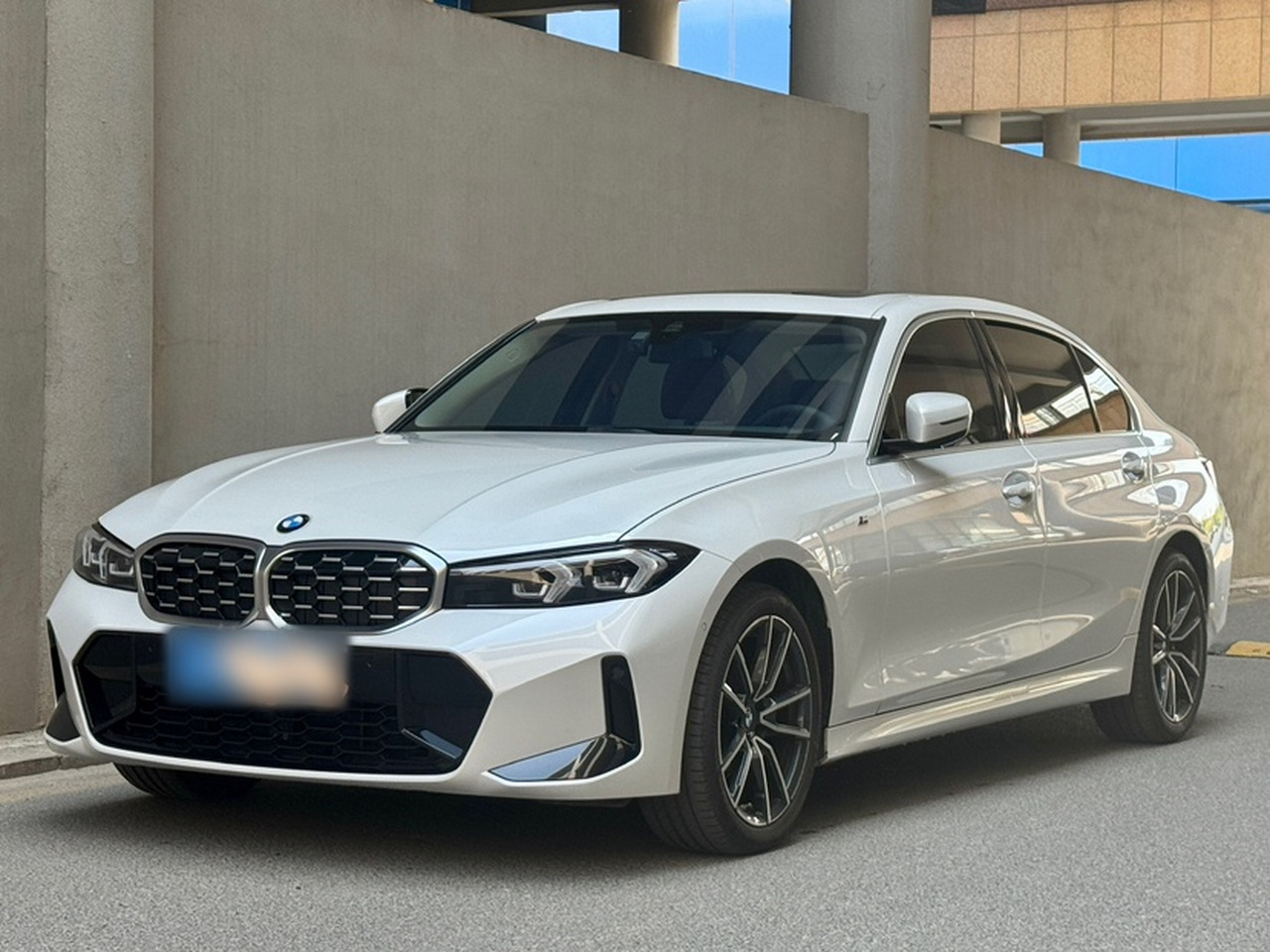 3 Series 2023 325Li M Sport Package photo 4