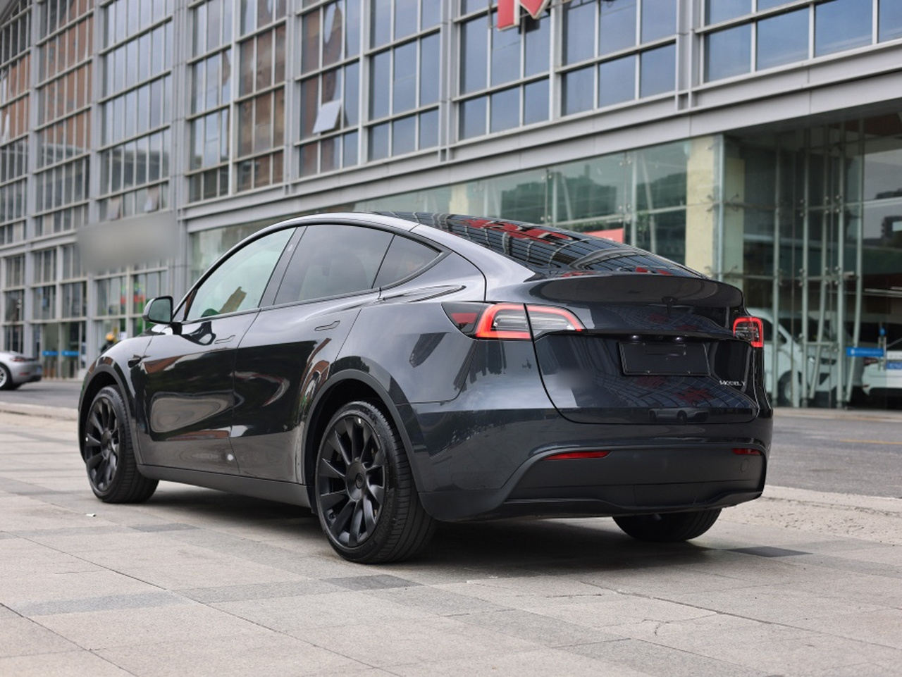 Model Y 2024 RWD photo 2