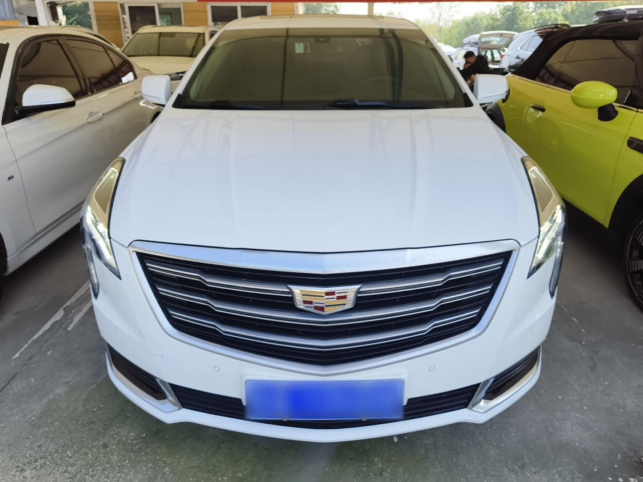 XTS 2018 28T Tech photo 2